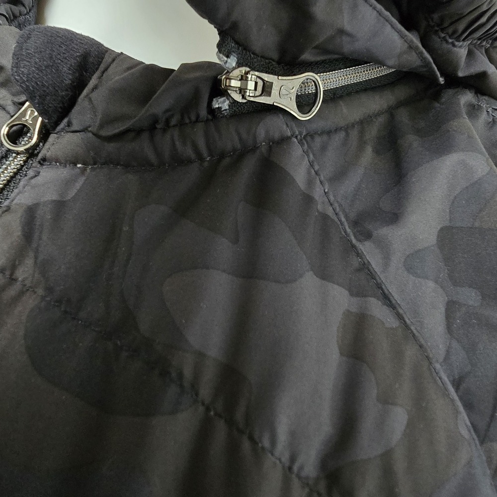 Lululemon Down Puffy Vest Spring Fling Womens Size 10 Gray Camouflage Full Zip - Picture 9 of 11